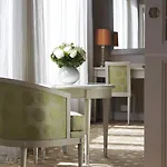 Hotel Rochester Champs Elysees Parigi