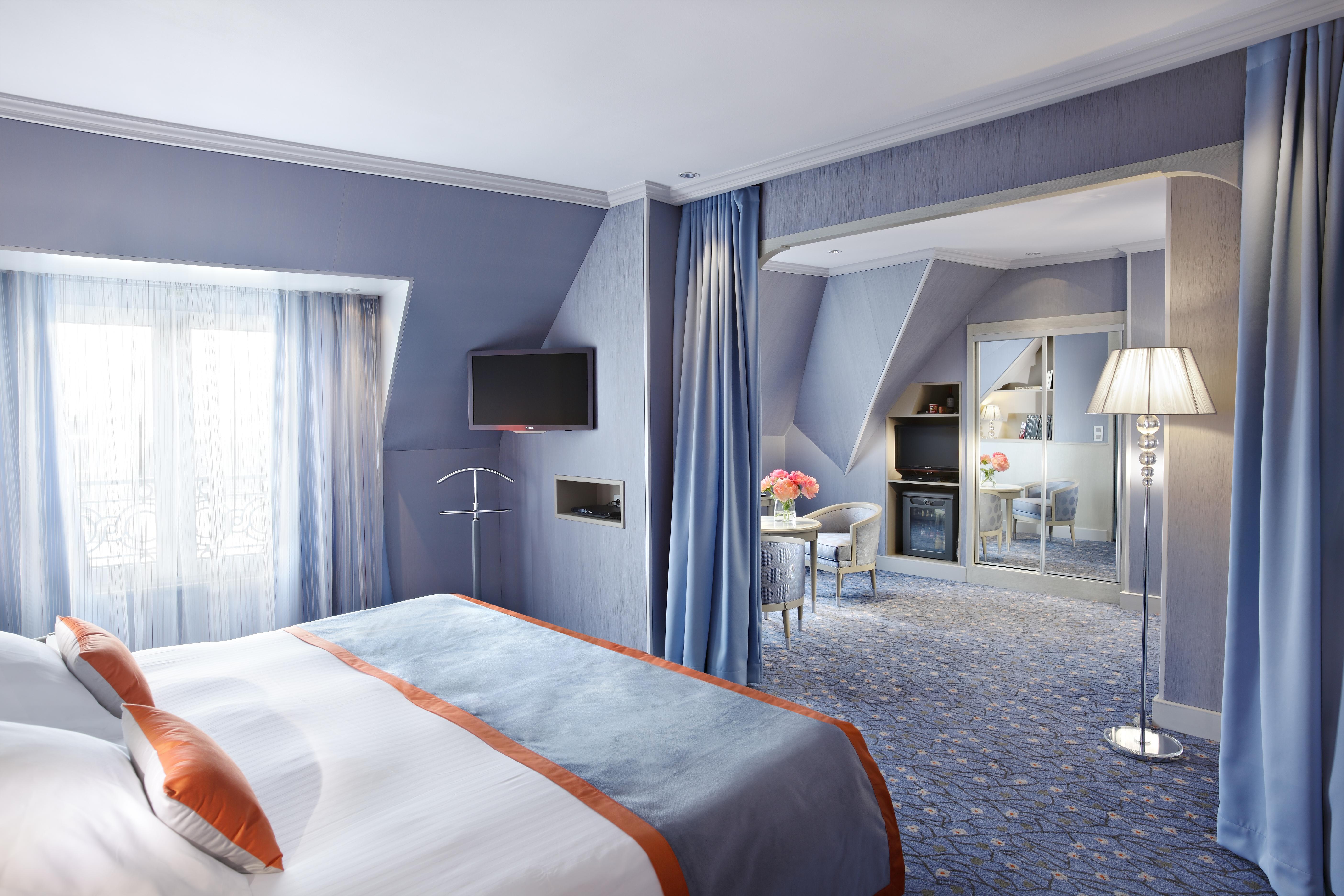 Hotel Rochester Champs Elysees 4*