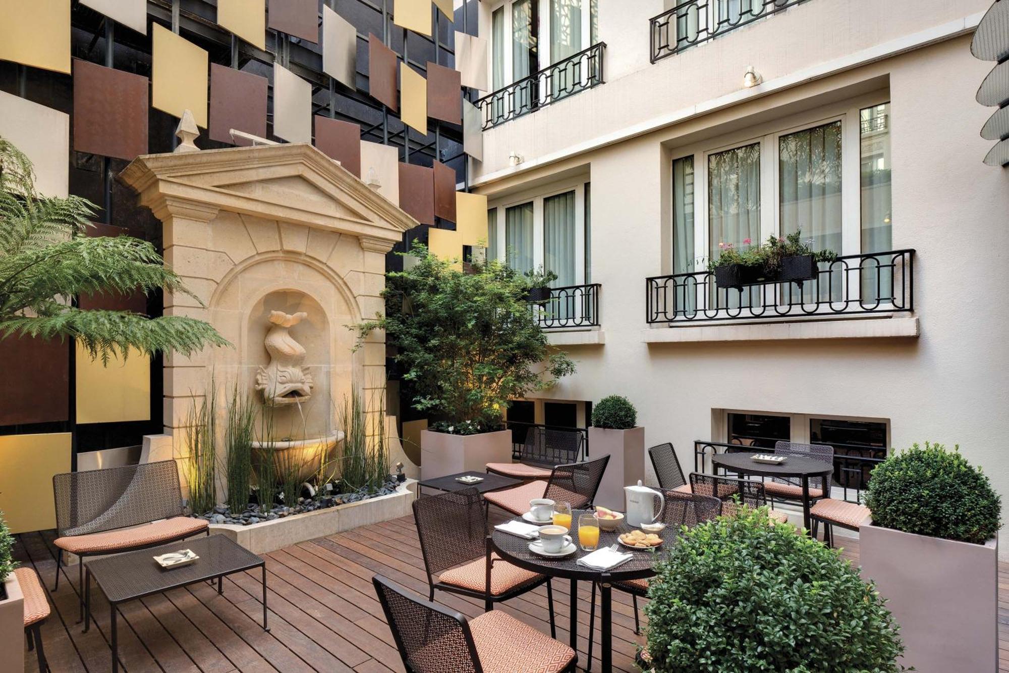 Hotel Rochester Champs Elysees 4*