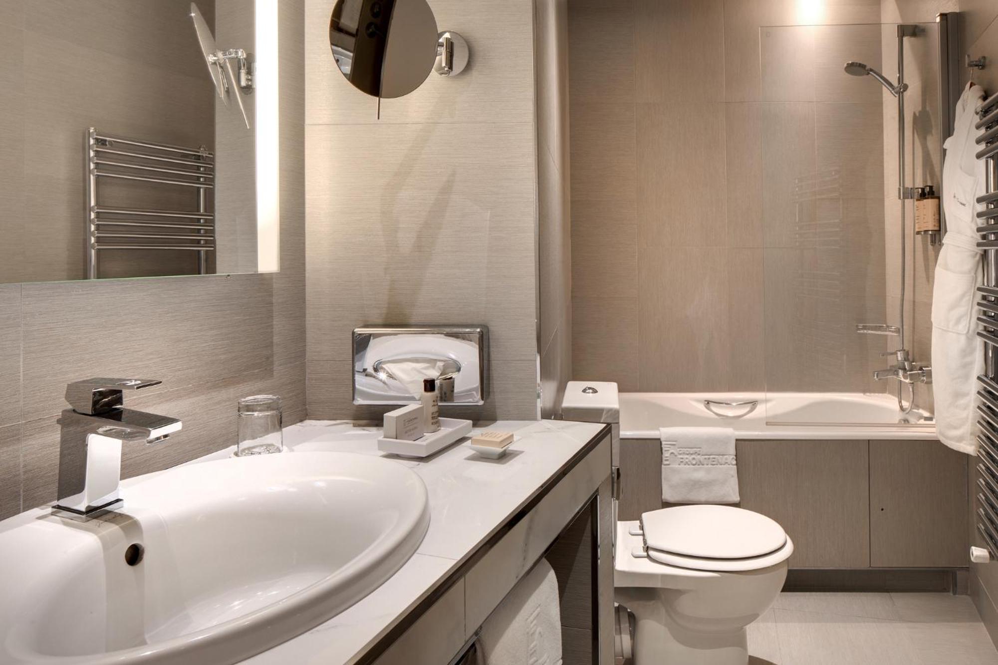 Hotel Rochester Champs Elysees Parigi
