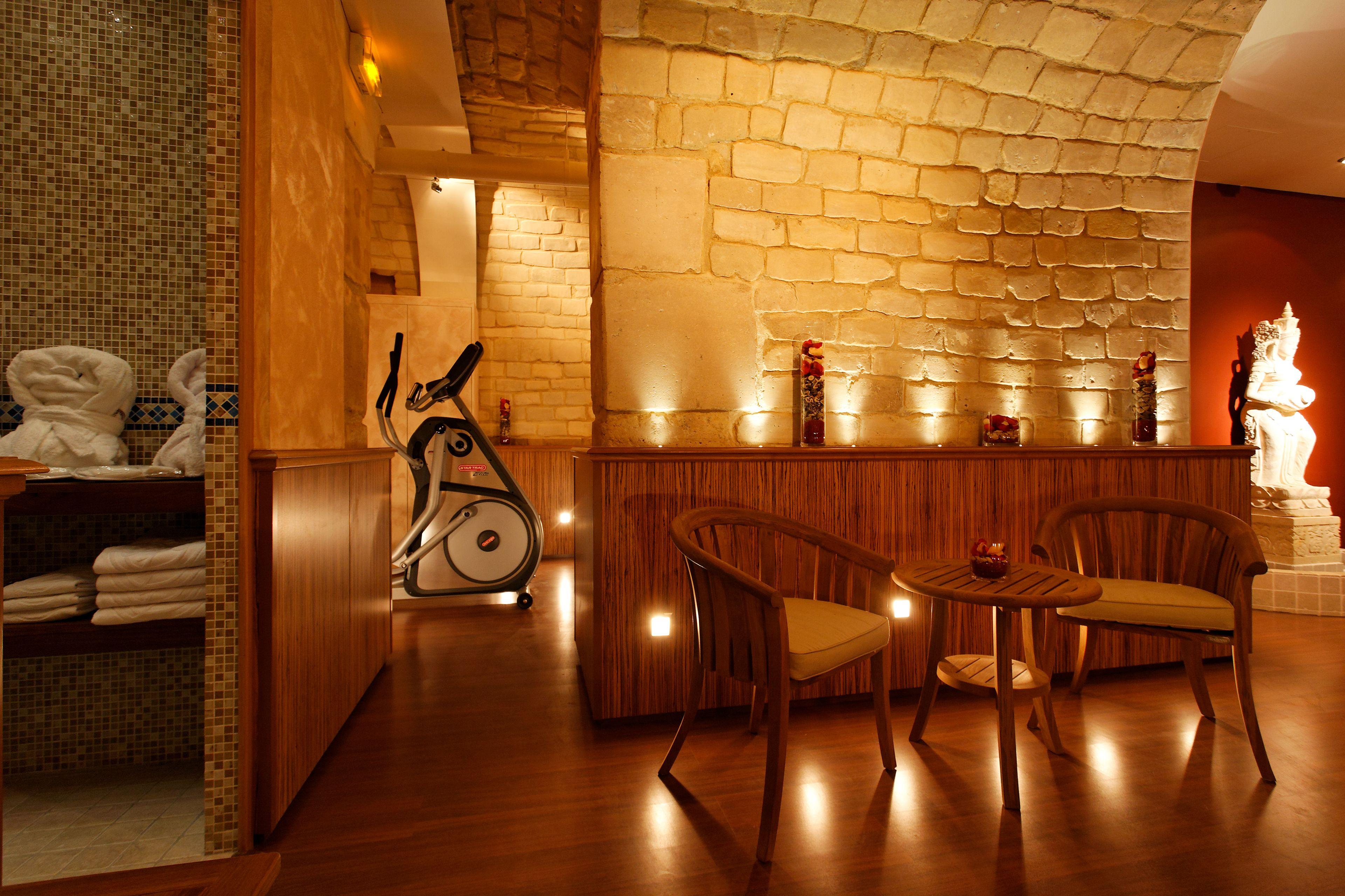 Rochester Champs Elysees Hotel 4*