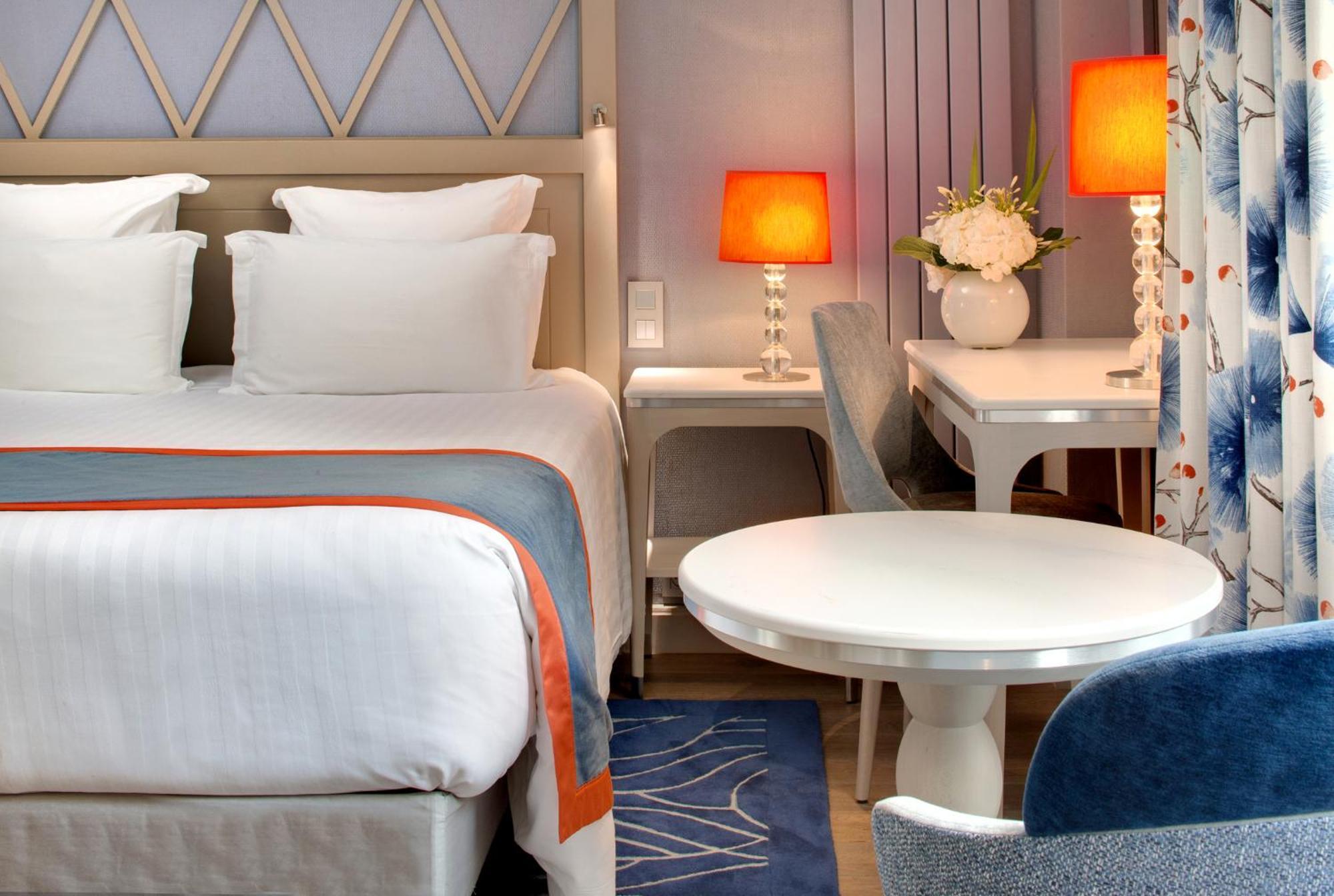 Hotel Rochester Champs Elysees Parigi