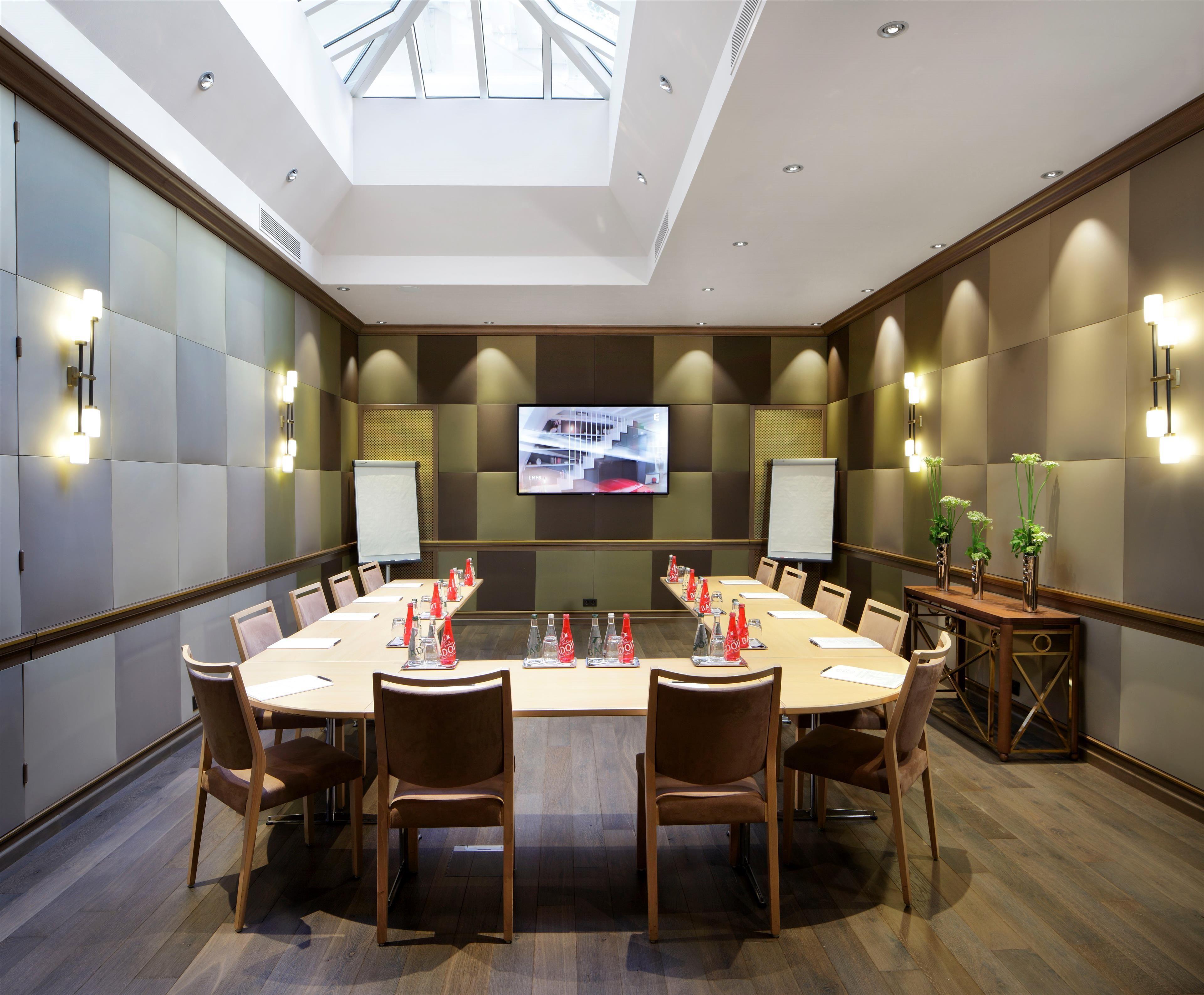 Hotel Rochester Champs Elysees 4*